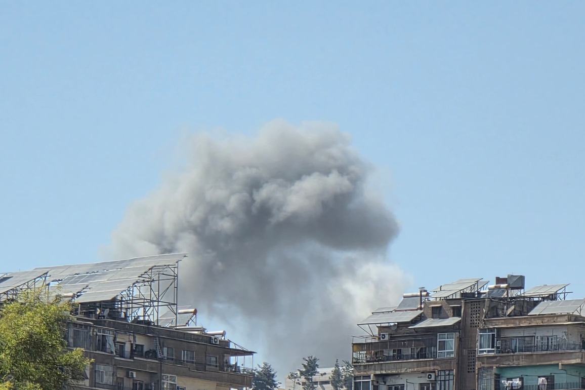 PhotoFlash | Israel hits Syrian presidential palace: eyewitnesses