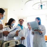 Swiss doctor devotes five-decade career to traditional Chinese medicine