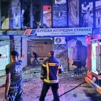 Protesters attack government offices in Serbia 