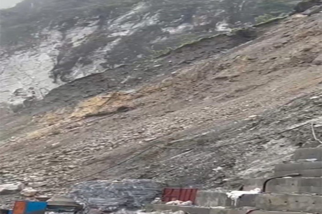 Badrinath Highway blocked near Pipalkoti due to heavy rainfall; Authorities urge patienc amid efforts to clear the road