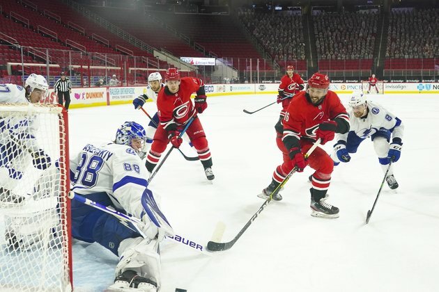 Hurricanes, Lightning take their series to Tampa