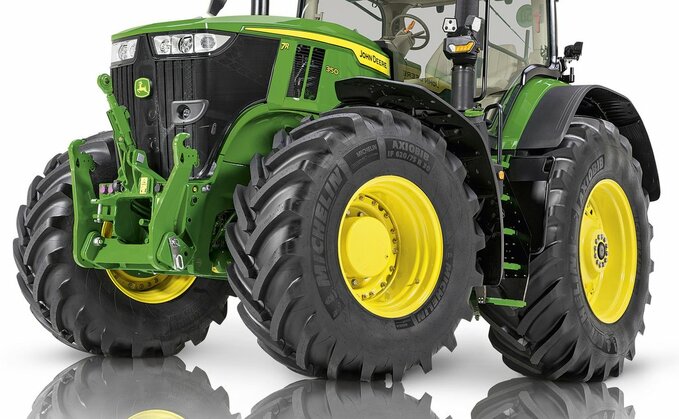 More power and tech for John Deere 7R tractor series