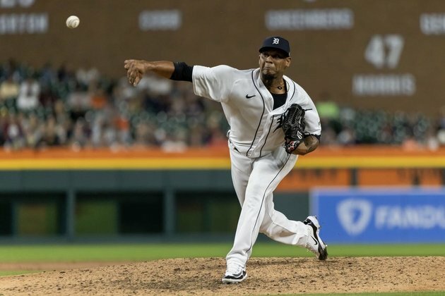 Angels sign RHP Jose Cisnero to one-year contract