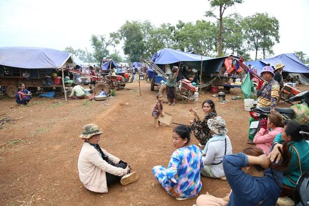 Cambodian evacuees from border fighting with Thailand hope to return home as leaders agree to ceasefire