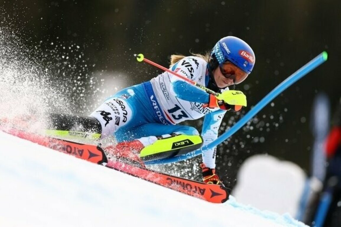 Mikaela Shiffrin misses out on record-setting finish at worlds