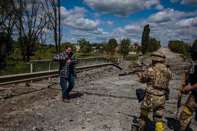 Ukraine Evacuates Some Fighters From Mariupol Steel Plant