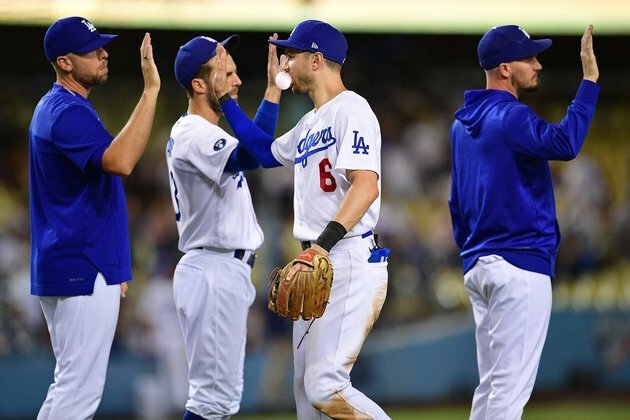 Dodgers look to sweep Twins, extend win streak