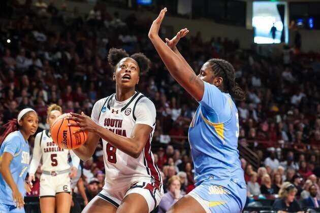 Women's NCAA Sacramento 4 roundup: No. 1 South Carolina cruises