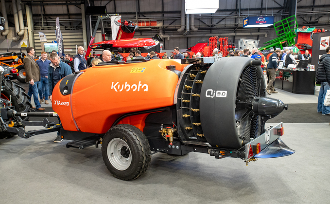 Kubota XTA 3320 sprayer