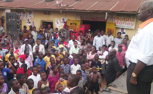 Mbababazi ng'ayogera mu bawagizi be e Mitooma Mbababazi ng'ayogera mu bawagizi be e Mitooma