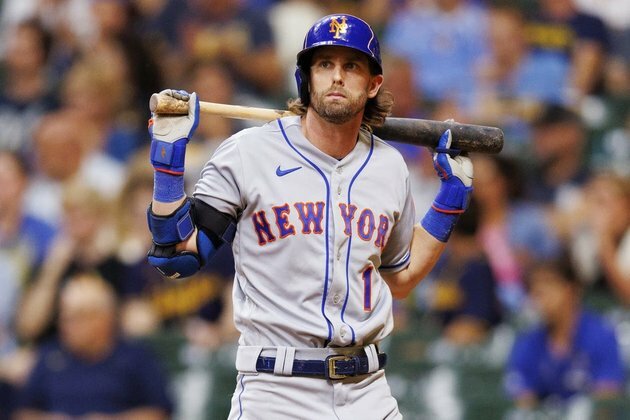MLB stat leaders: Jeff McNeil sits but seals NL batting title