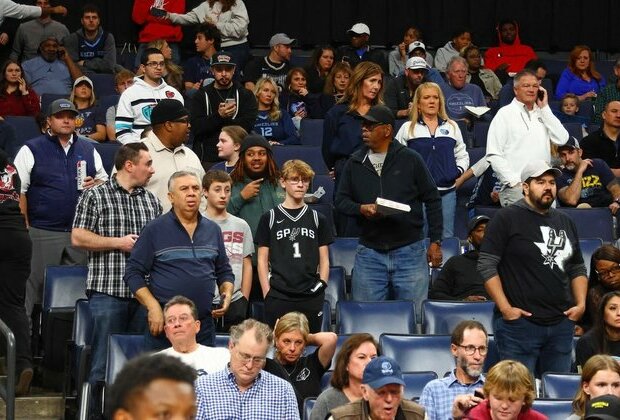 Game between Grizzlies, Spurs delayed after fan's medical emergency