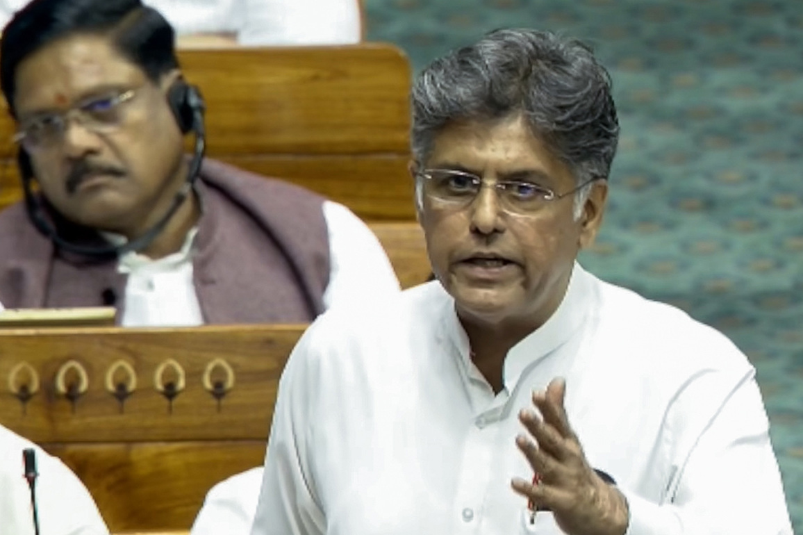 "While OMCs make hay, people being crushed": Manish Tewari attacks Centre over LPG price hikes