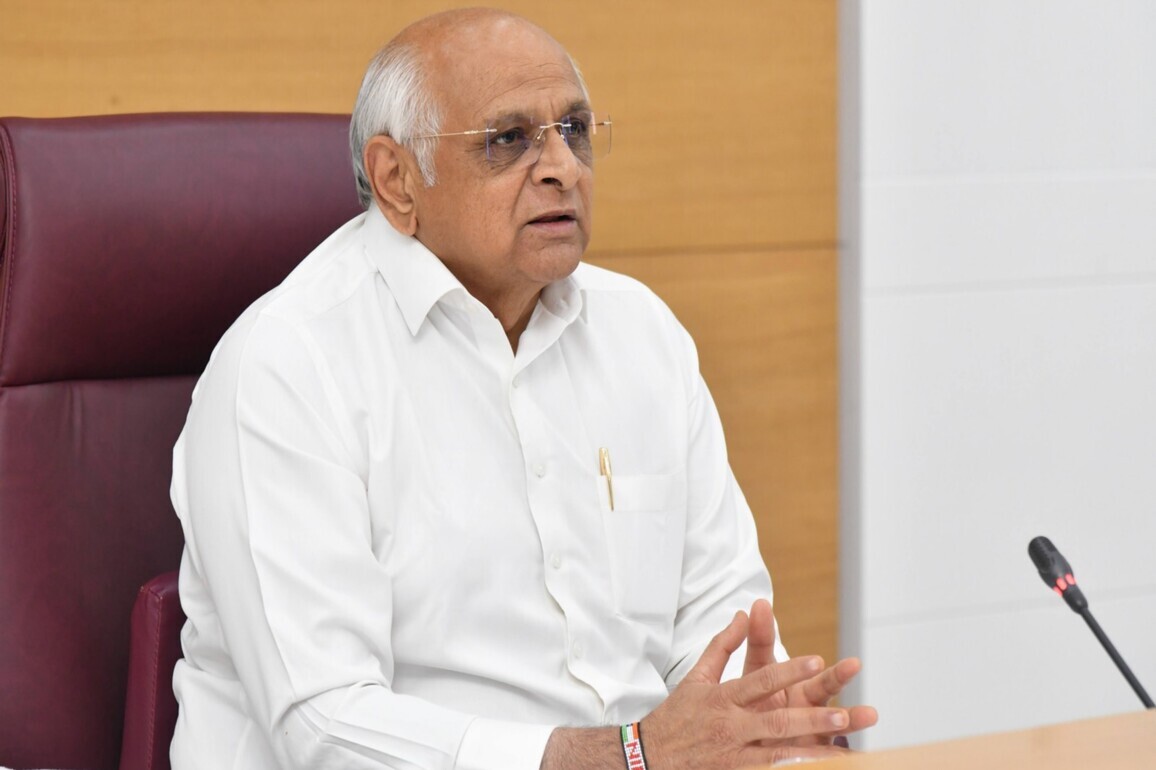Gujarat CM Bhupendra Patel and Railway Minister Ashwini Vaishnaw virtually flag off Bhuj-Delhi Express train service
