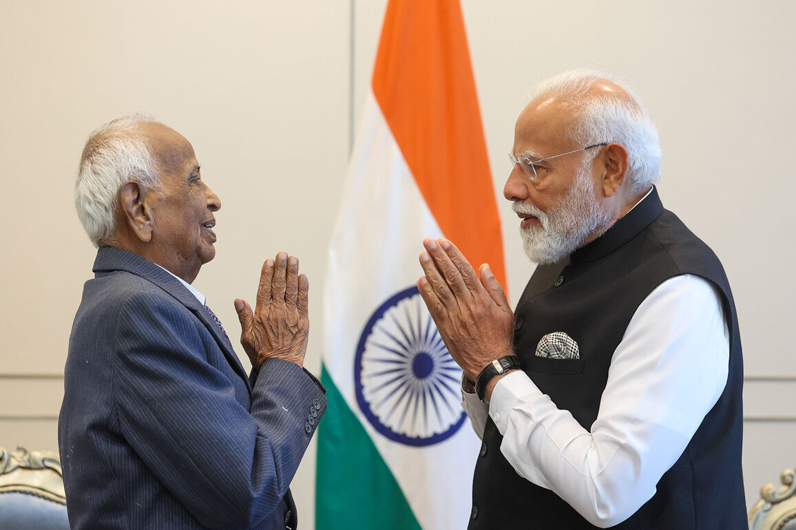 PM Modi meets INA veteran Jeyaraj Raja Rao in Malaysia