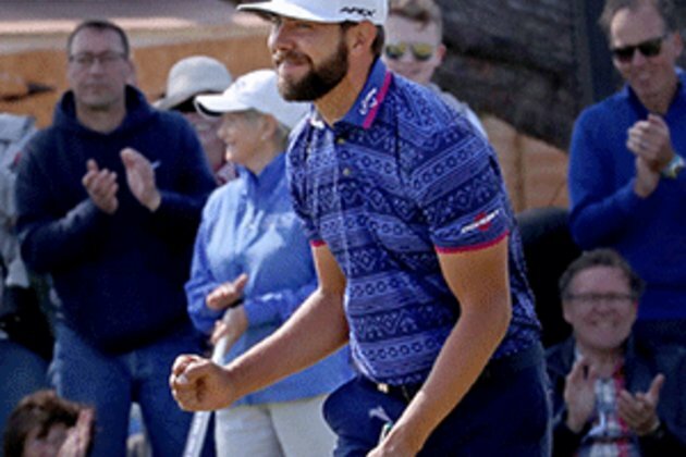 Van Rooyen shares lead at Scottish Open