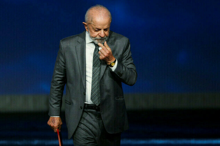 World doesnt need an emperor  Lula