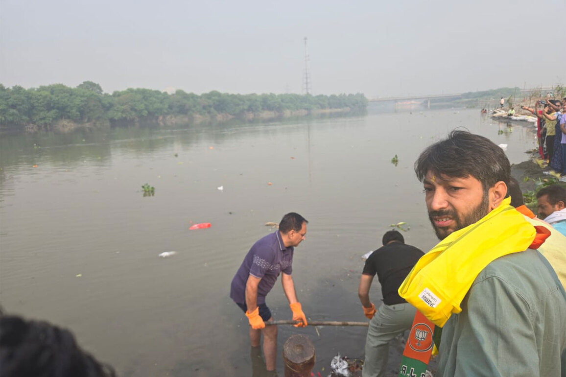 Delhi BJP chief Virendra Sachdeva joins cleanliness drive at Yamuna's Bhairav ghat; slams AAP govt