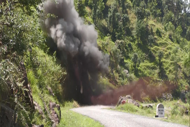 Indian Army's bomb disposal squad destroys live Pakistani shell in Poonch