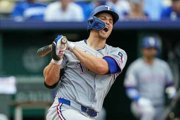 Reports: Rangers SS Corey Seager set for appendectomy
