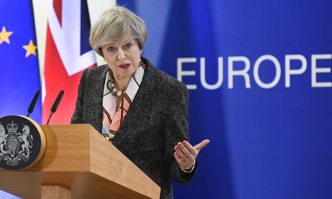 Poll dive hits British PM's election battle Poll dive hits British PM's election battle