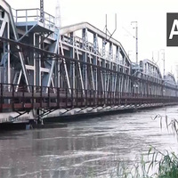 Delhi: Yamuna crosses danger level mark; people living nearby shifted to safer locations