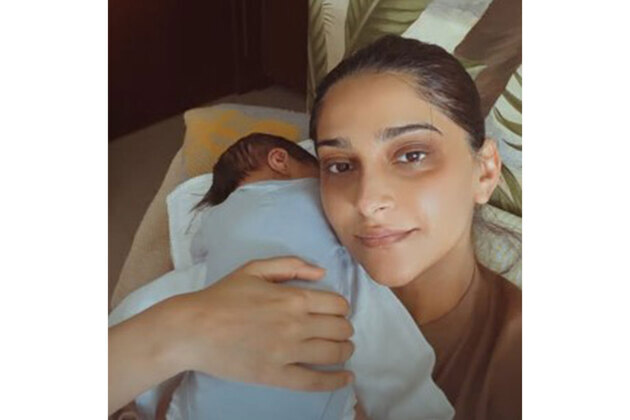 "Dark Circles Zindabad...": Sonam Kapoor keeps it real in new mom mode