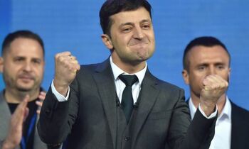 Volodymyr Zelensky eyawangudde obwapule\zidenti e Ukraine ng'ajaganya Volodymyr Zelensky eyawangudde obwapule\zidenti e Ukraine ng'ajaganya
