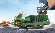 MMD’s flagship fully mobile sizer in China. The rig can process 9,000t/h of overburden, with peaks of 14,000t/h demonstrated