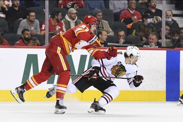 Flames win again, pull away late to beat Blackhawks