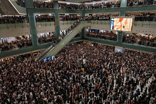 Belting Out Protest Song is Latest Act of Hong Kong Movement