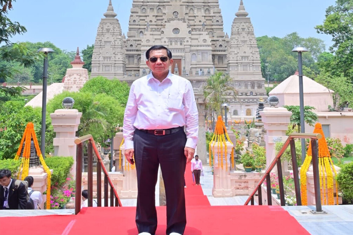 Myanmar President offers prayers at Mahabodhi temple in Bodh Gaya, begins 5-day India visit
