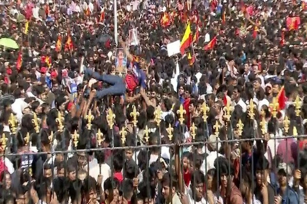 Leaders condole loss of lives in Bengaluru stampede
