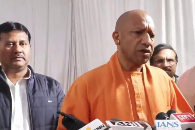 UP CM Yogi Adityanath inspects Gorakhpur night shelters, distributes blankets amid severe cold wave conditions