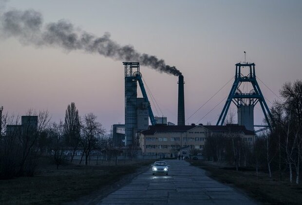 Women begin working in Ukrainian mines Reuters