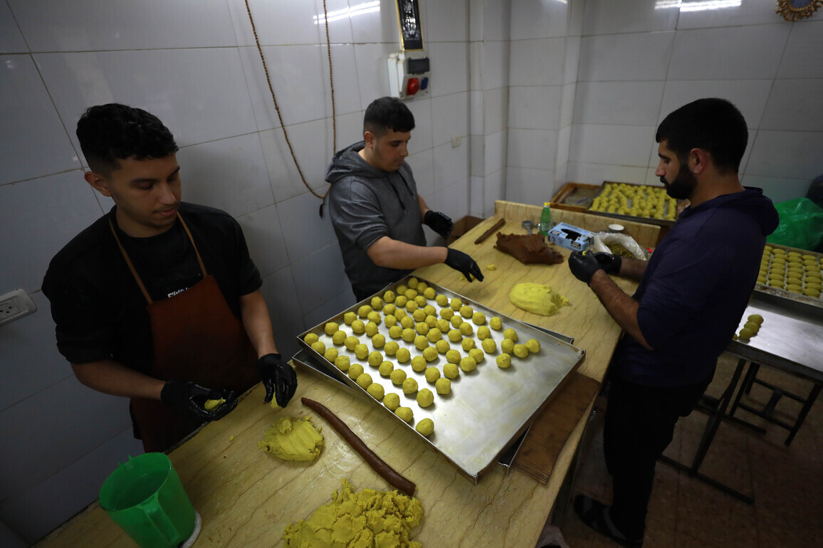 MIDEAST-WEST BANK-NABLUS-TRADITIONAL FOOD-EID PREPARATIONS