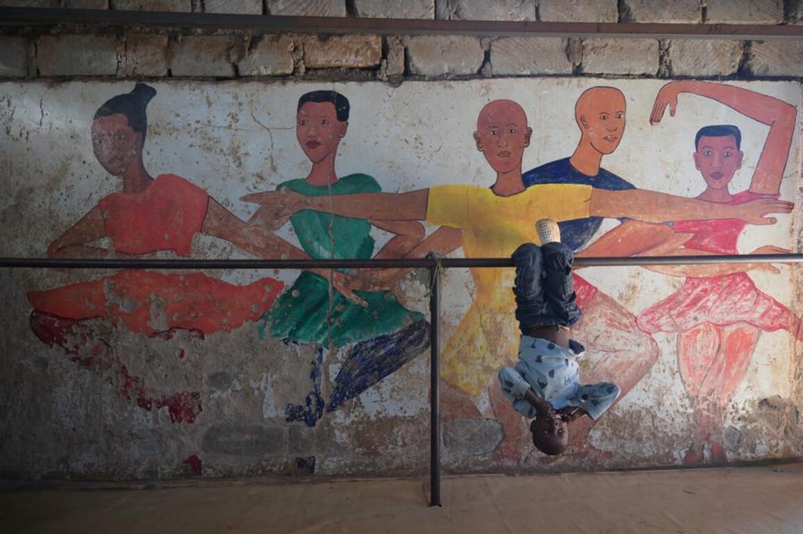 (Hello Africa) Chinese-backed program inspires Kenyan slum kids to code for future
