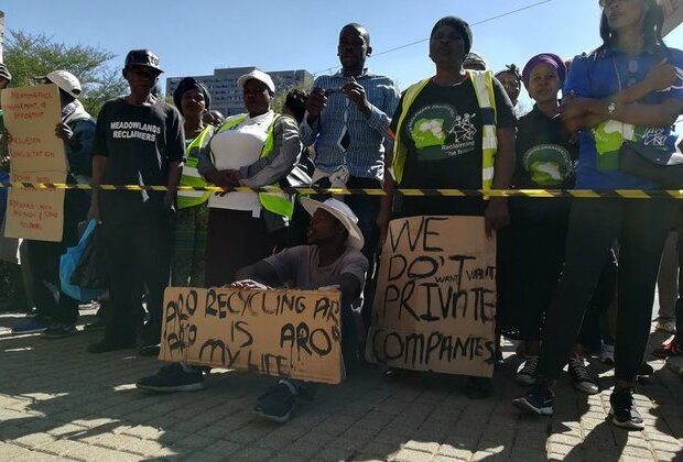 Johannesburg waste pickers march to be recognised