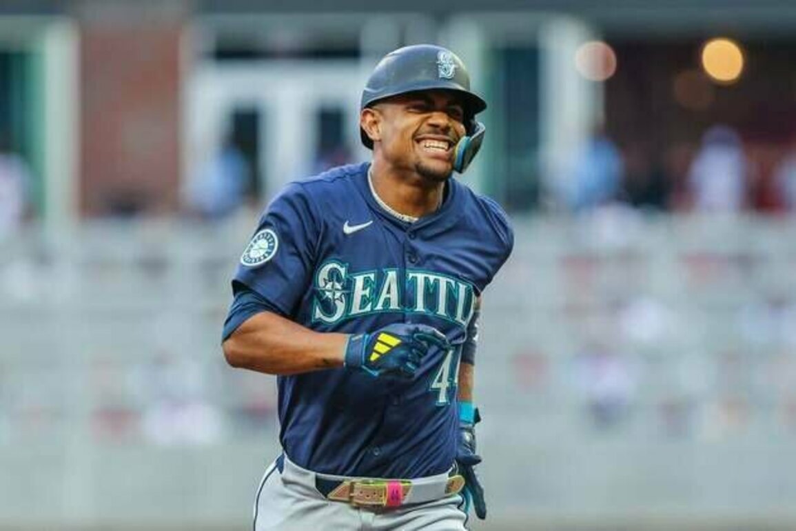 Julio Rodriguez belts 2 homers as Mariners top Braves