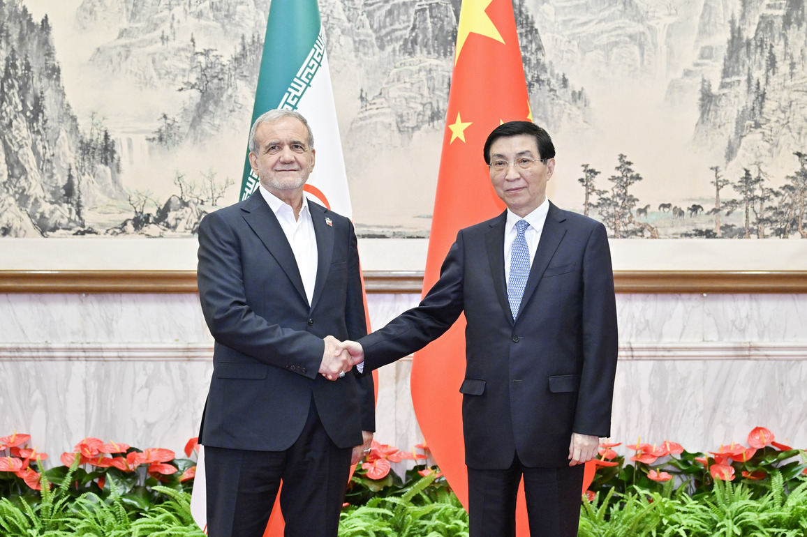 CHINA-BEIJING-WANG HUNING-IRANIAN PRESIDENT-MEETING (CN)