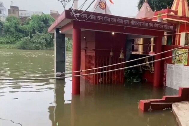 UP: Ganga water level crosses warning mark in Varanasi, rises at 2 cm per hr