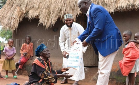 Hajji Walusimbi ng'agaba emmere Hajji Walusimbi ng'agaba emmere