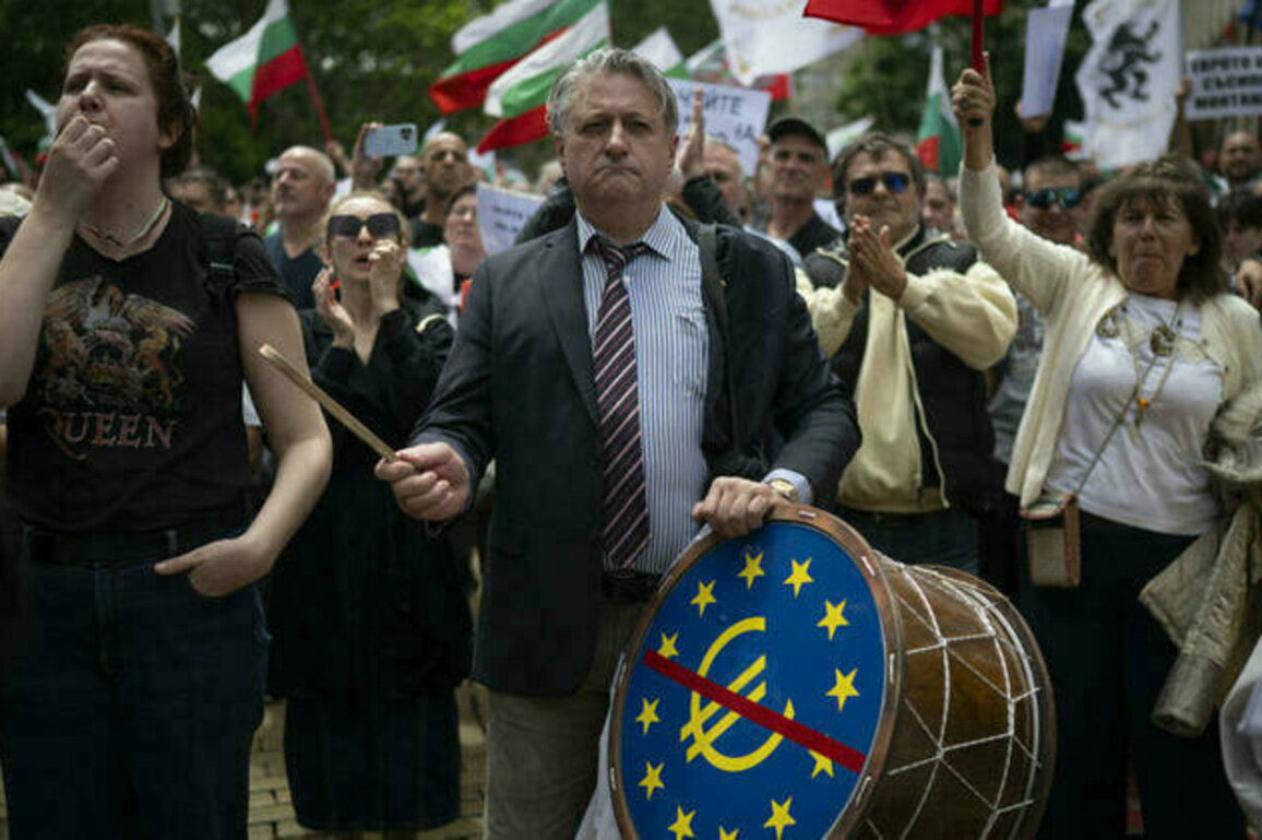 EU gives Bulgaria green light to adopt euro in 2026