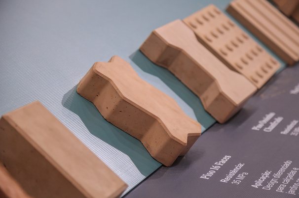 Blocos feitos com rejeito de bauxita