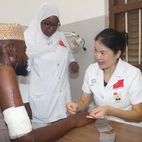 (Hello Africa) Chinese acupuncture brings relief to Tanzanian fisherman