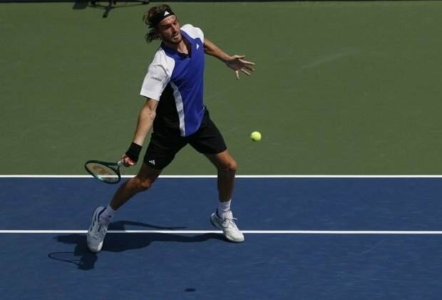 Stefanos Tsitsipas wins opener in Dubai