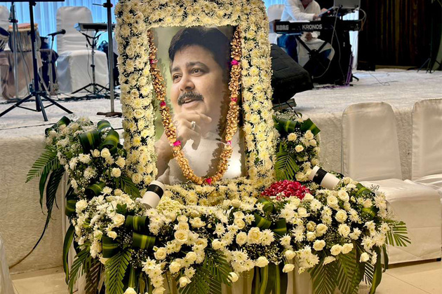 Shatrughan Sinha, Poonam Dhillon, Raza Murad, others attend prayer meet of Satish Shah