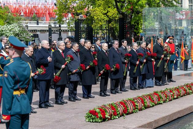 Remember history to illuminate future -- Xi attends Victory Day commemorations in Moscow