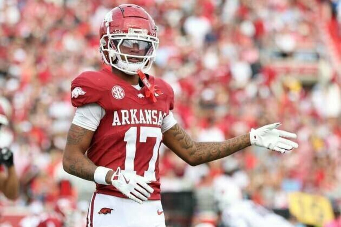 Arkansas routs Arkansas State in inaugural matchup