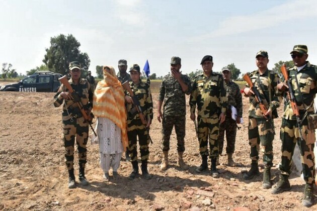 Border Security Force hand over Pakistani woman to Pak Rangers